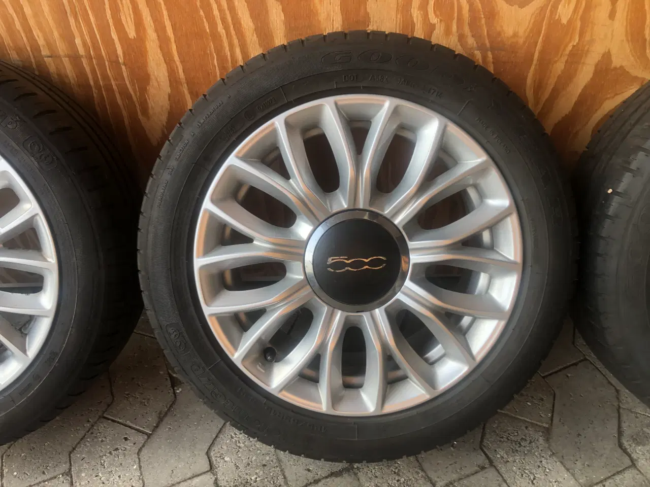 Billede 3 - Fiat 500 Lounge fælge & Goodyear dæk
