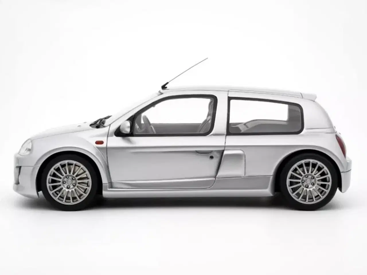 Billede 1 - 1:18 Renault Clio V6 Phase1 2001