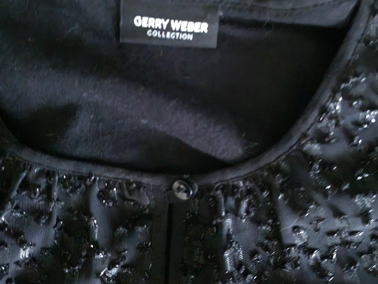 Billede 4 - Sort paillet besat bluse fra Gerry Weber design 
