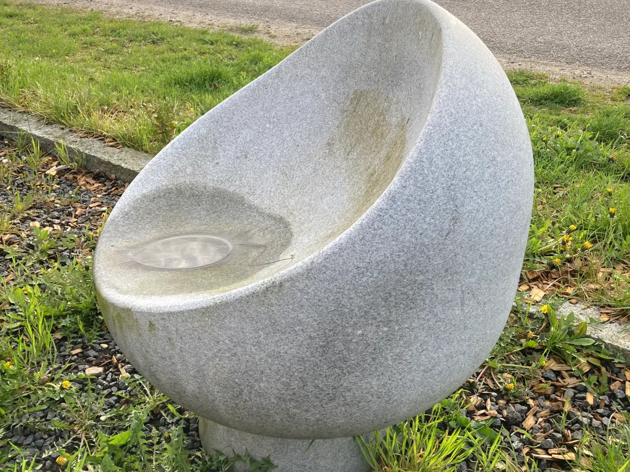 Billede 5 - Granit møbler til haven.