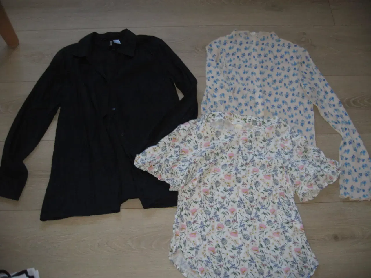 Billede 1 - pakke med overdele str ca S / 36