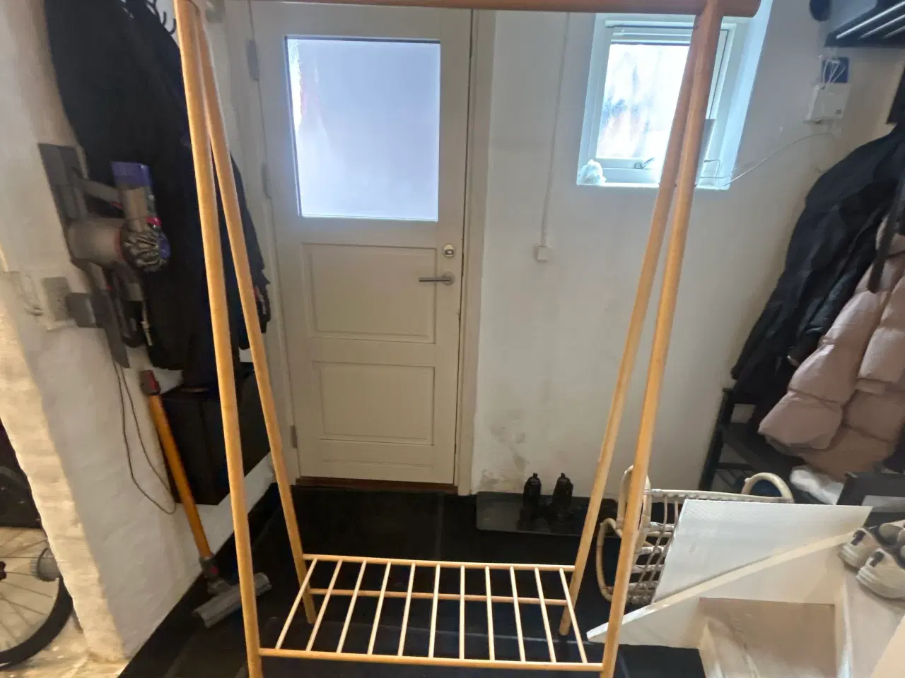 Billede 1 - Tøjstativ med hylde