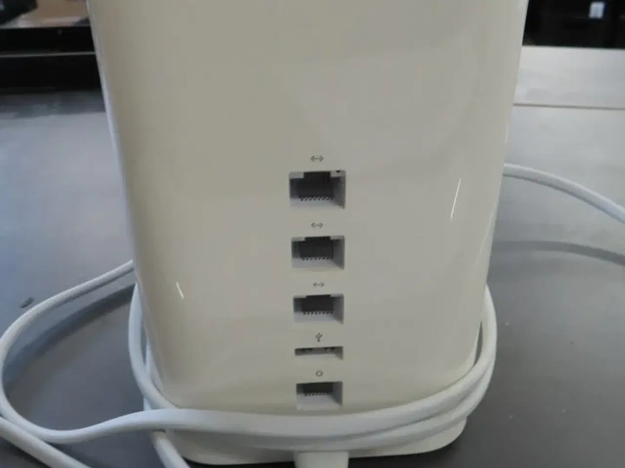 Billede 5 - Router samt trådløst keyboard APPLE