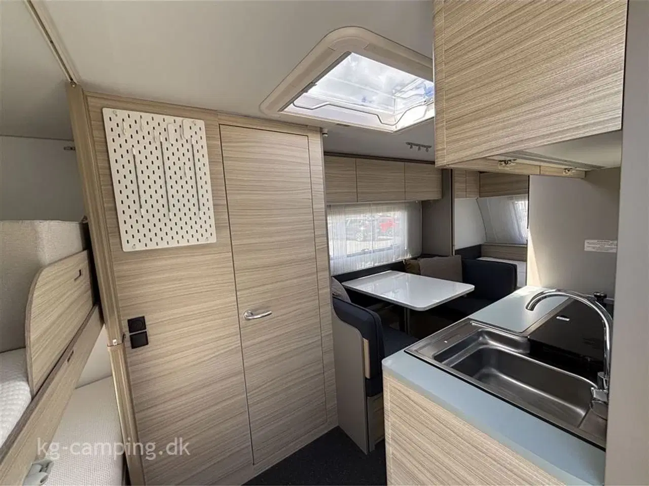 Billede 6 - 2022 - Adria Altea 542 PK   Familievogn med køjer og moderne indretning