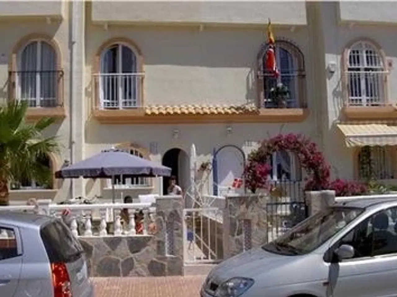 Billede 1 - Feriebolig - r�kkehus i 2 plan. 50 meter til Pool. 10 min. i bil til 4 super strande