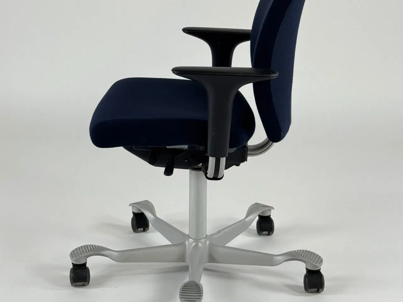 Billede 4 - HÅG Creed 6002 Kontorstol – Mørkeblå/Gråt Stel m. Armlæn 200 mm