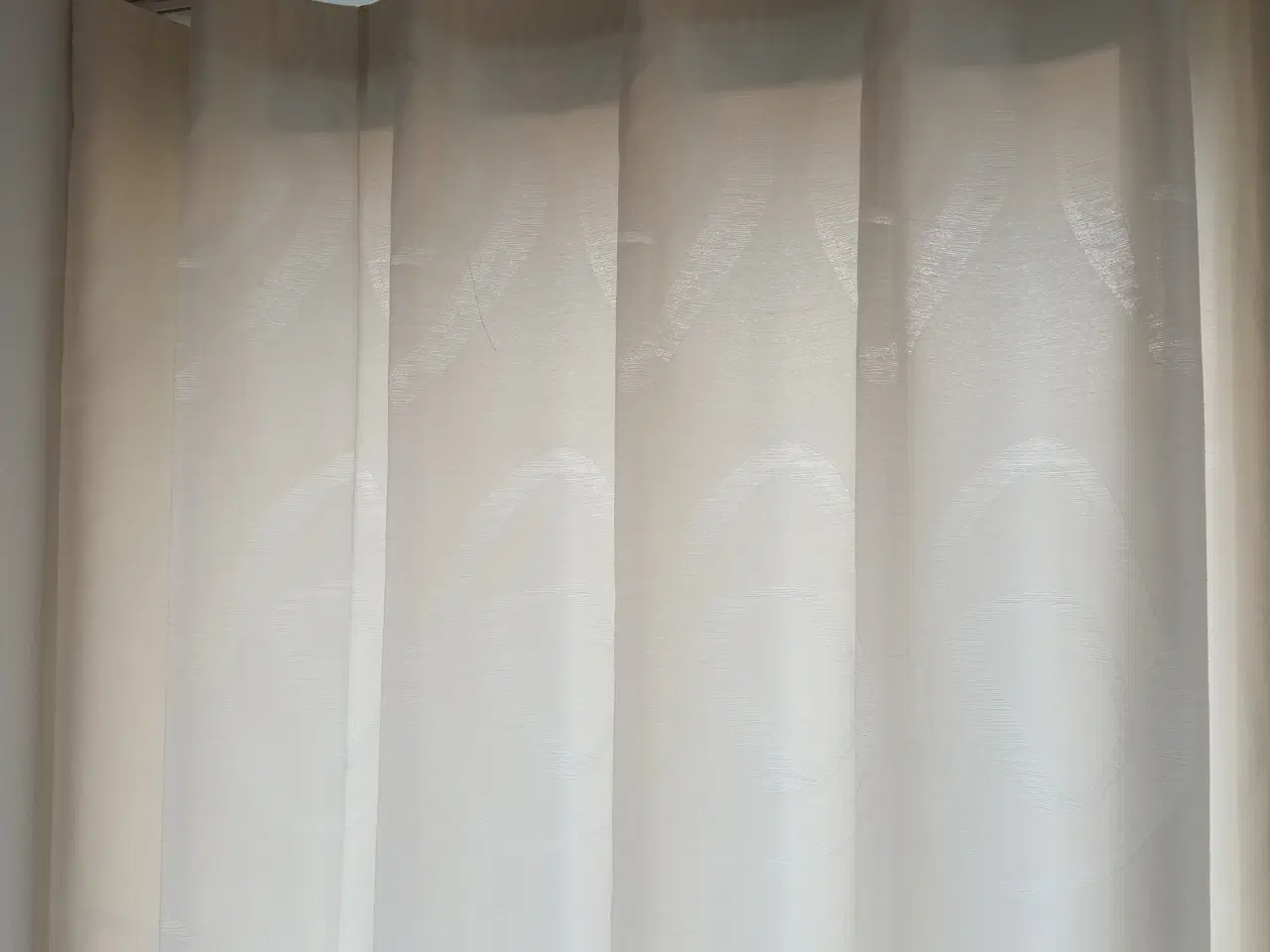 Billede 3 - Pæne lyse gardiner 