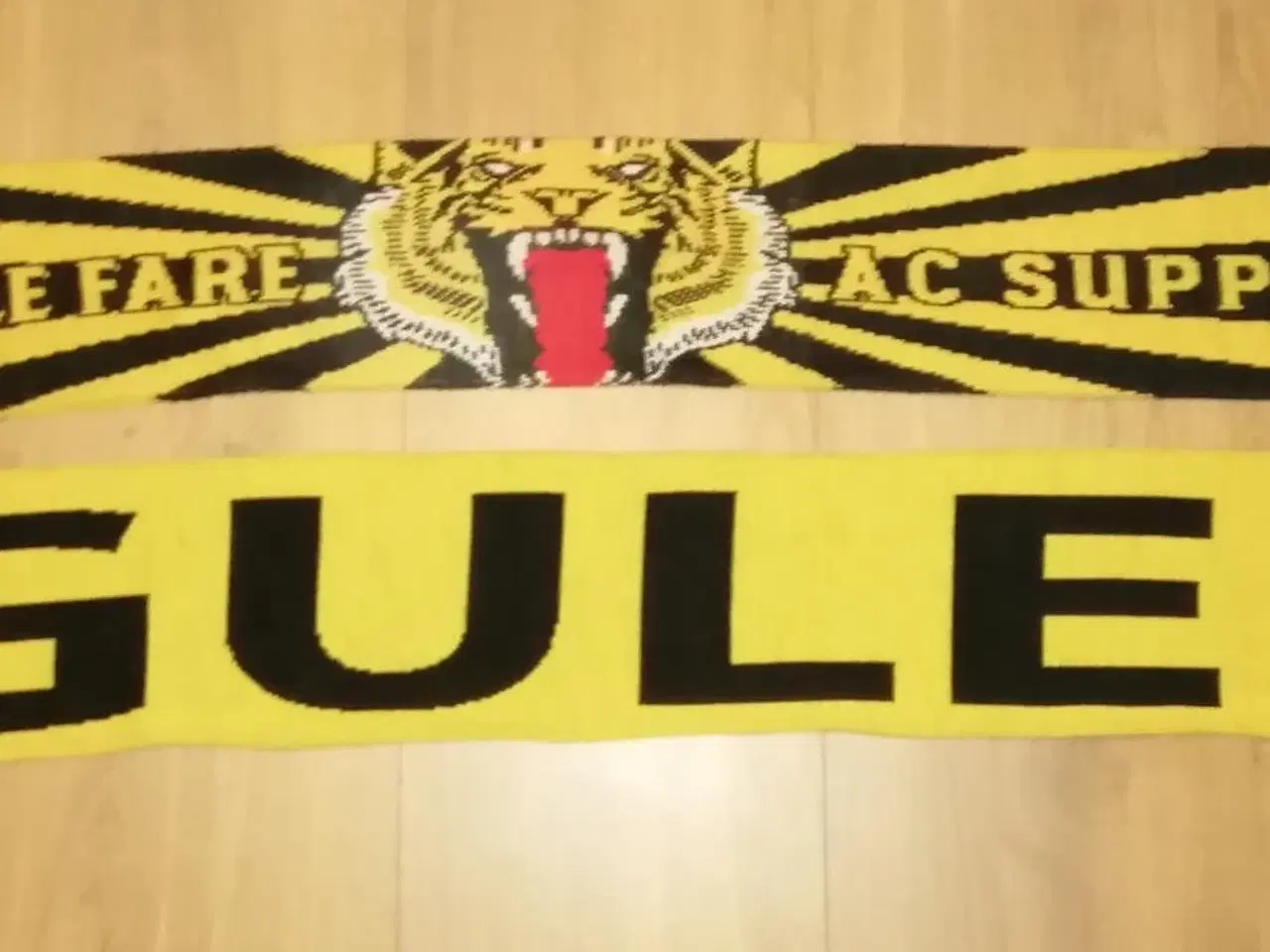 Billede 2 - 2 FLOTTE AC HORSENS FAN HALSTØRKLÆDER