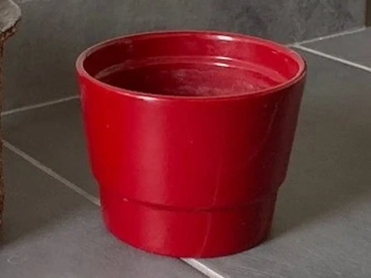 Billede 1 - Urtepotteskjuler - rød