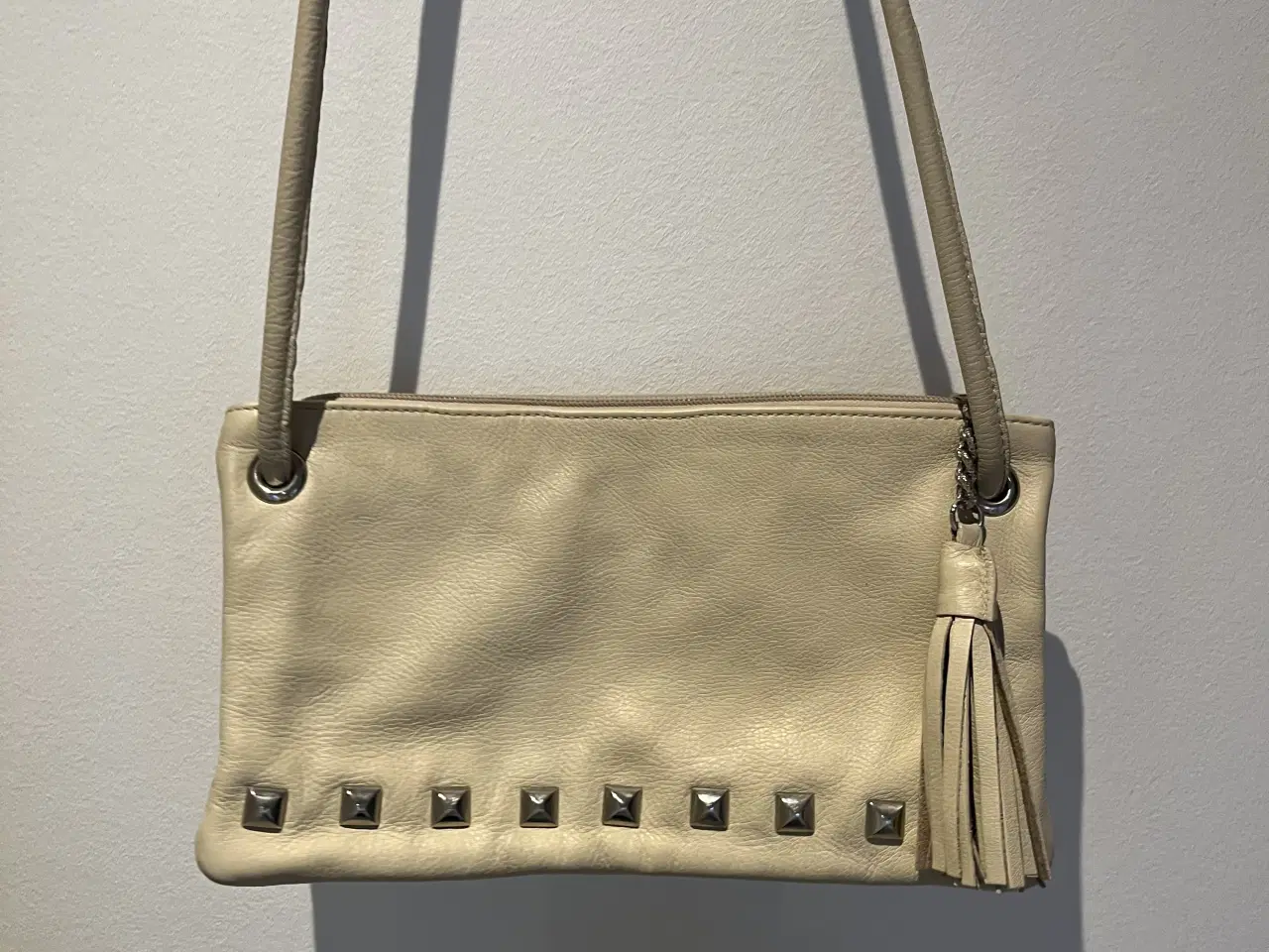 Billede 1 - Clutch med nitter.