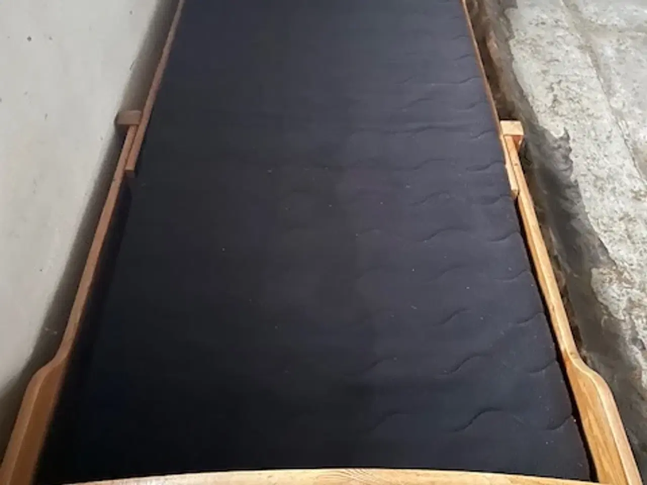 Billede 5 - Regulerbar børneseng i fyrretræ