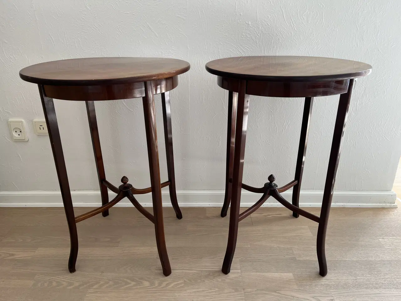 Billede 1 - 2 mahogni sideborde / lampeborde