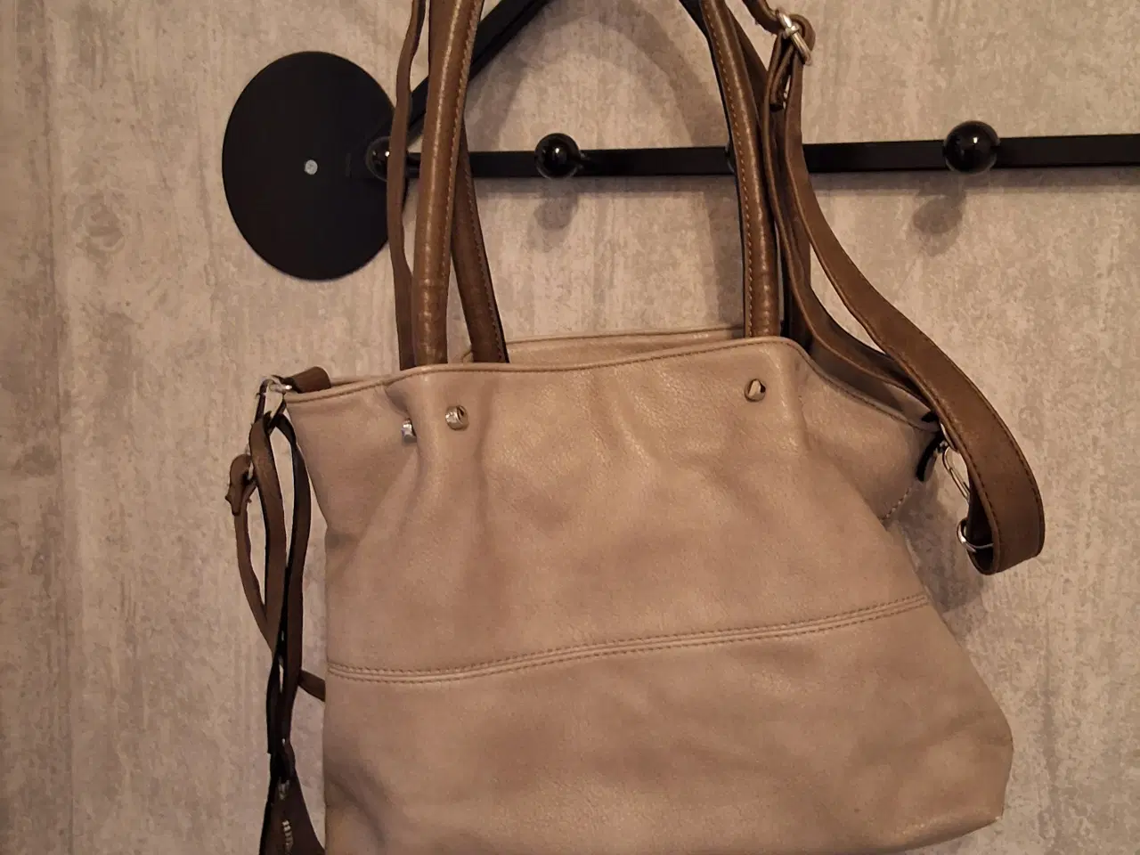 Billede 1 - Dame taske med håndtag og skulderrem.