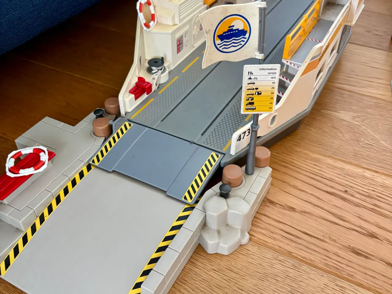 Billede 6 - 5 sæt bl. Ambulance, færge, legeplads