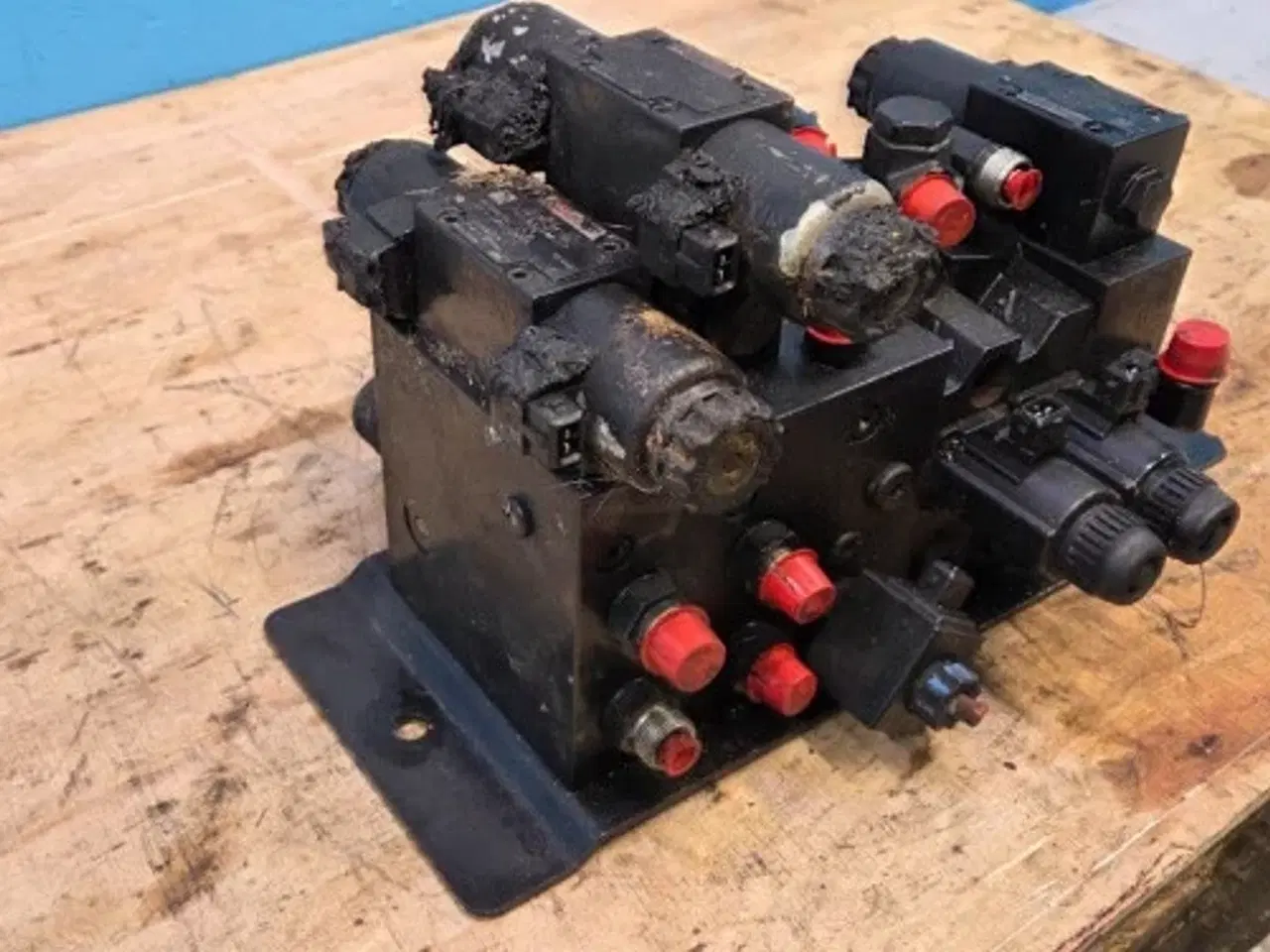 Billede 14 - New Holland CR9.90 Hydraulikventil 84457511