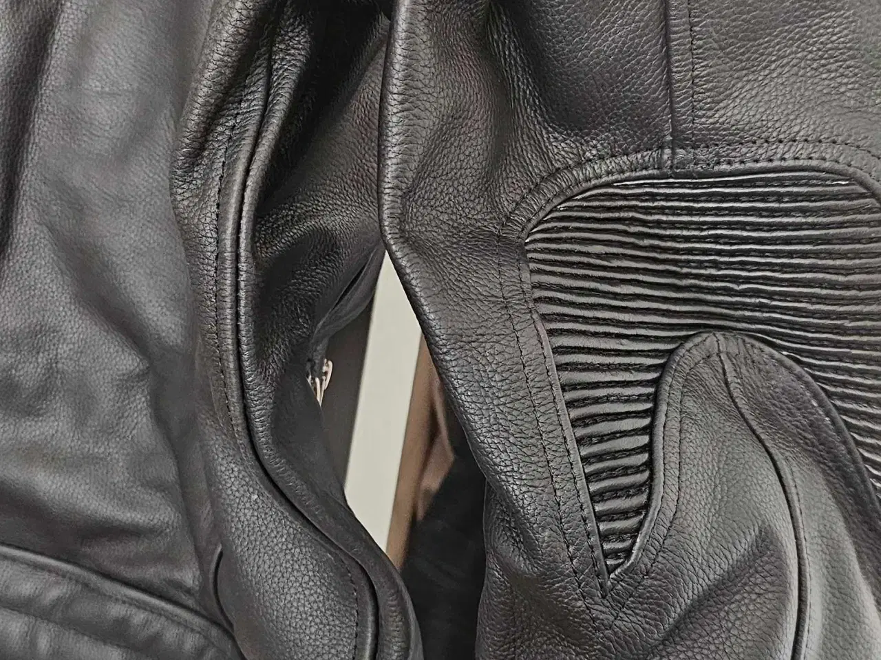 Billede 4 - Black Leather Jack | Medium