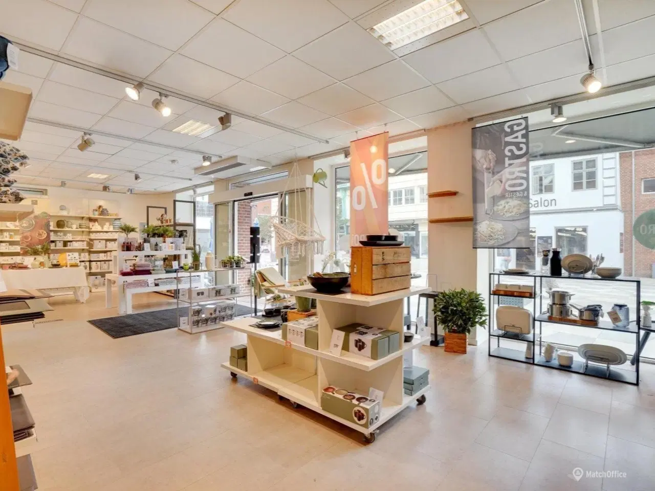 Billede 6 - Flot hjørnebutik i gågaden