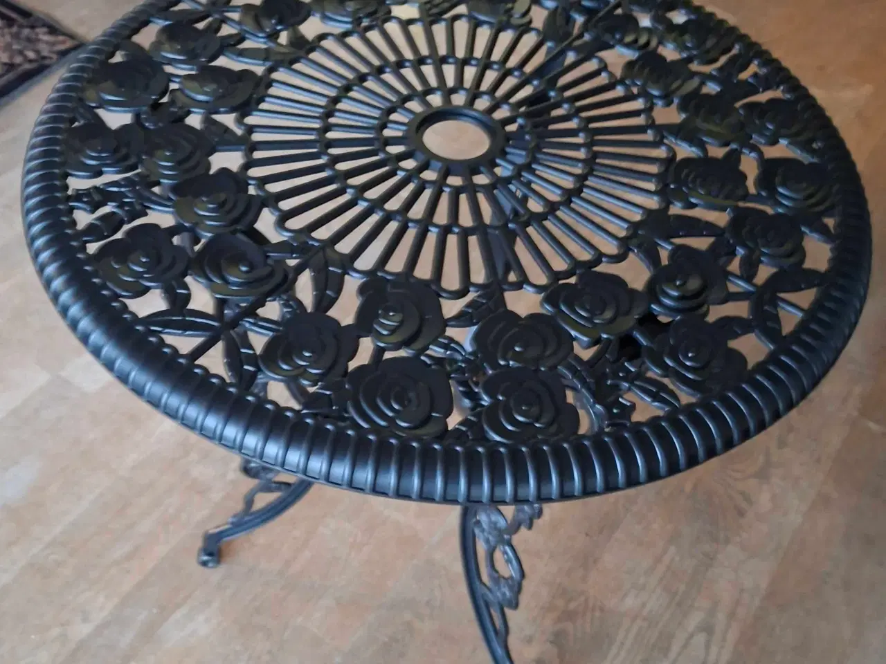 Billede 2 - Havebord / cafebord / blomsterbord