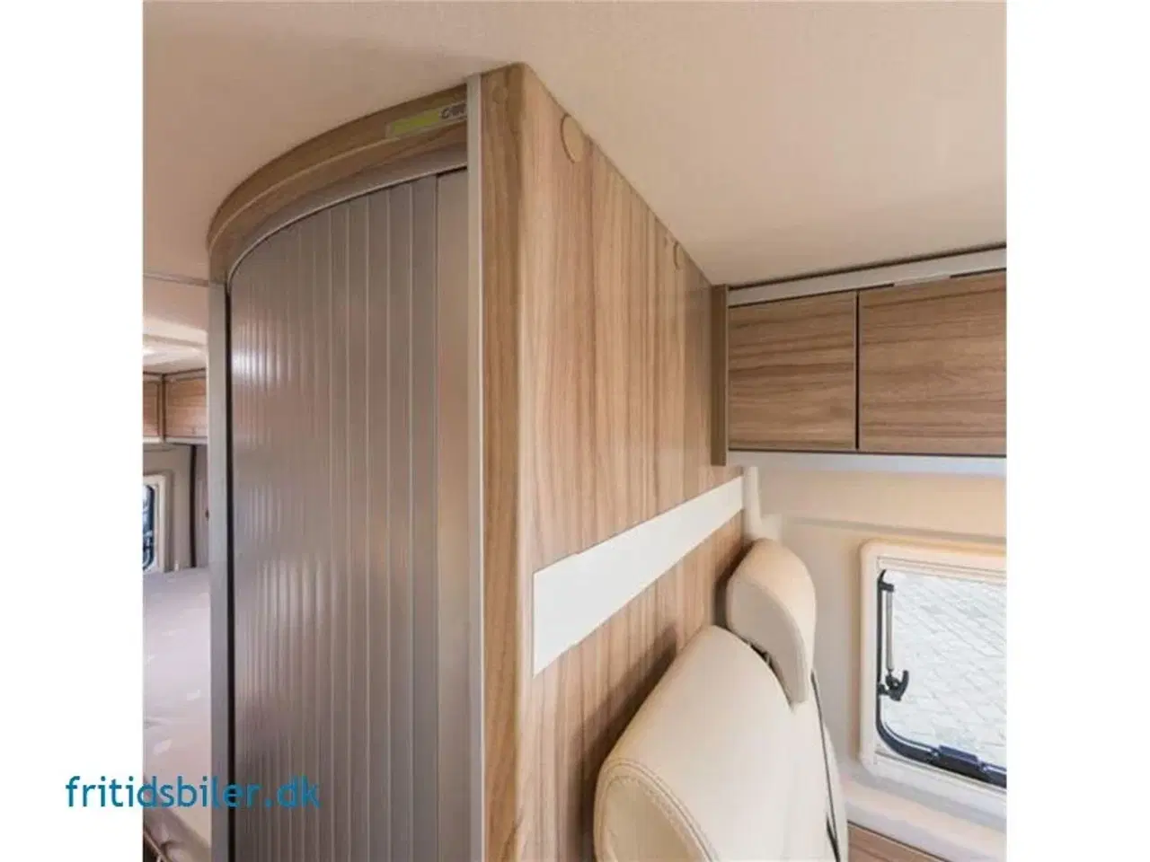 Billede 16 - 2024 - Hymer Campervan Yellowstone   Hymer Campervan Yellowstone Hymers flagskib indnefor Fritidsbiler masser af plads og med 2 enkeltsenge