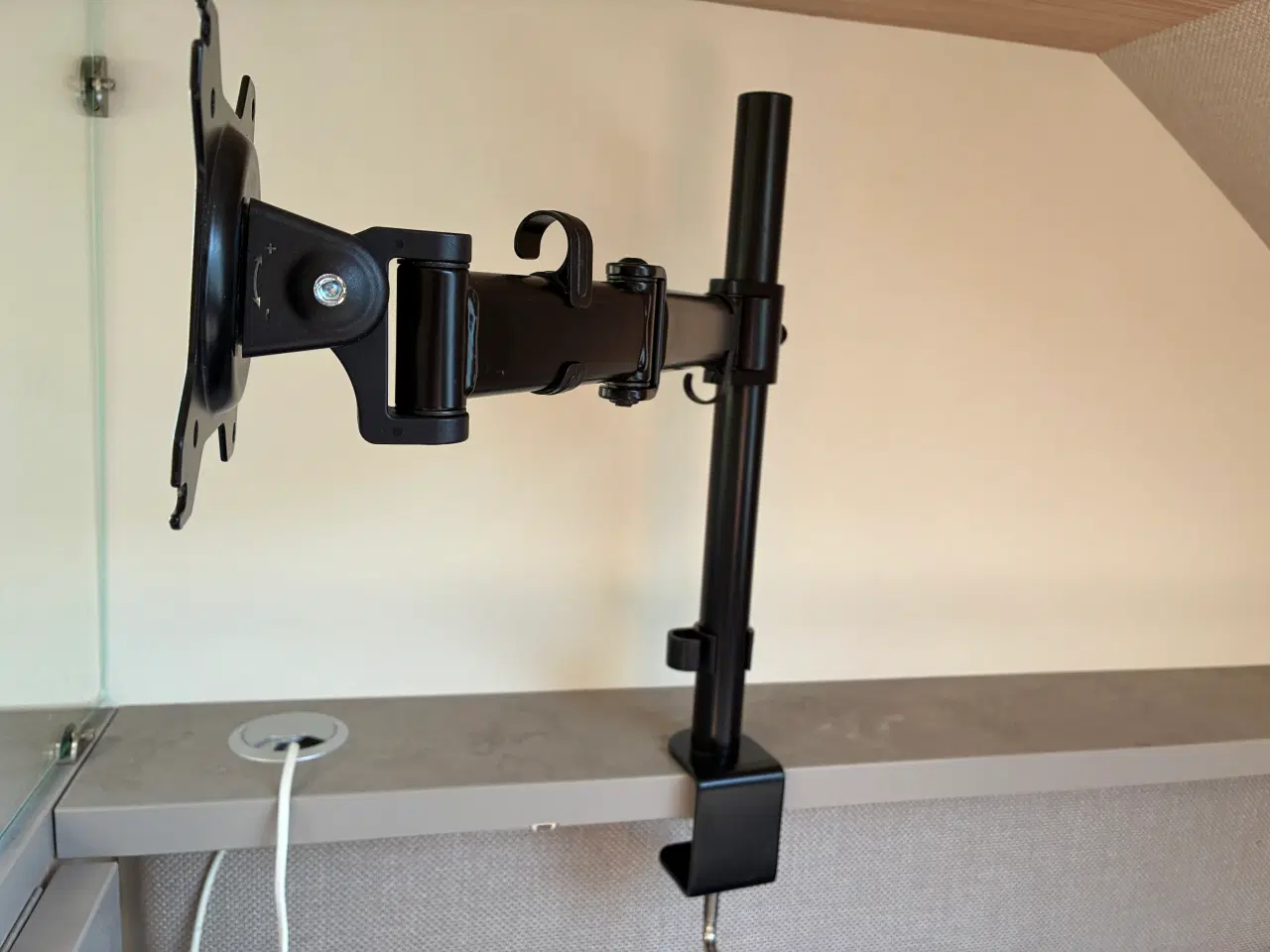 Billede 3 - TV ophæng Til Hylde