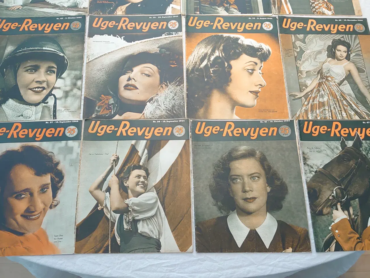 Billede 3 - 13 stk Uge-Revyen fra 1944. Format (21,5 x 27)cm