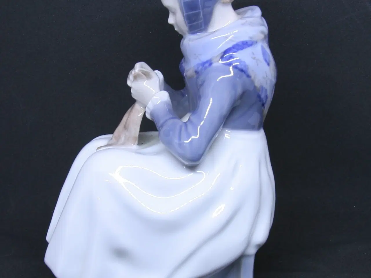 Billede 2 - Royal Copenhagen Porcelænsfigur Amagerpige 