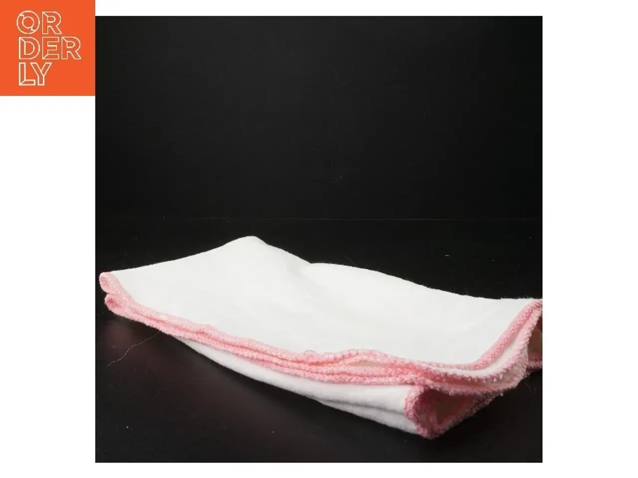 Billede 3 - Hvidt bomuldsklæde med lyserød kant fra Tæppe (str. 75 x 65 cm)