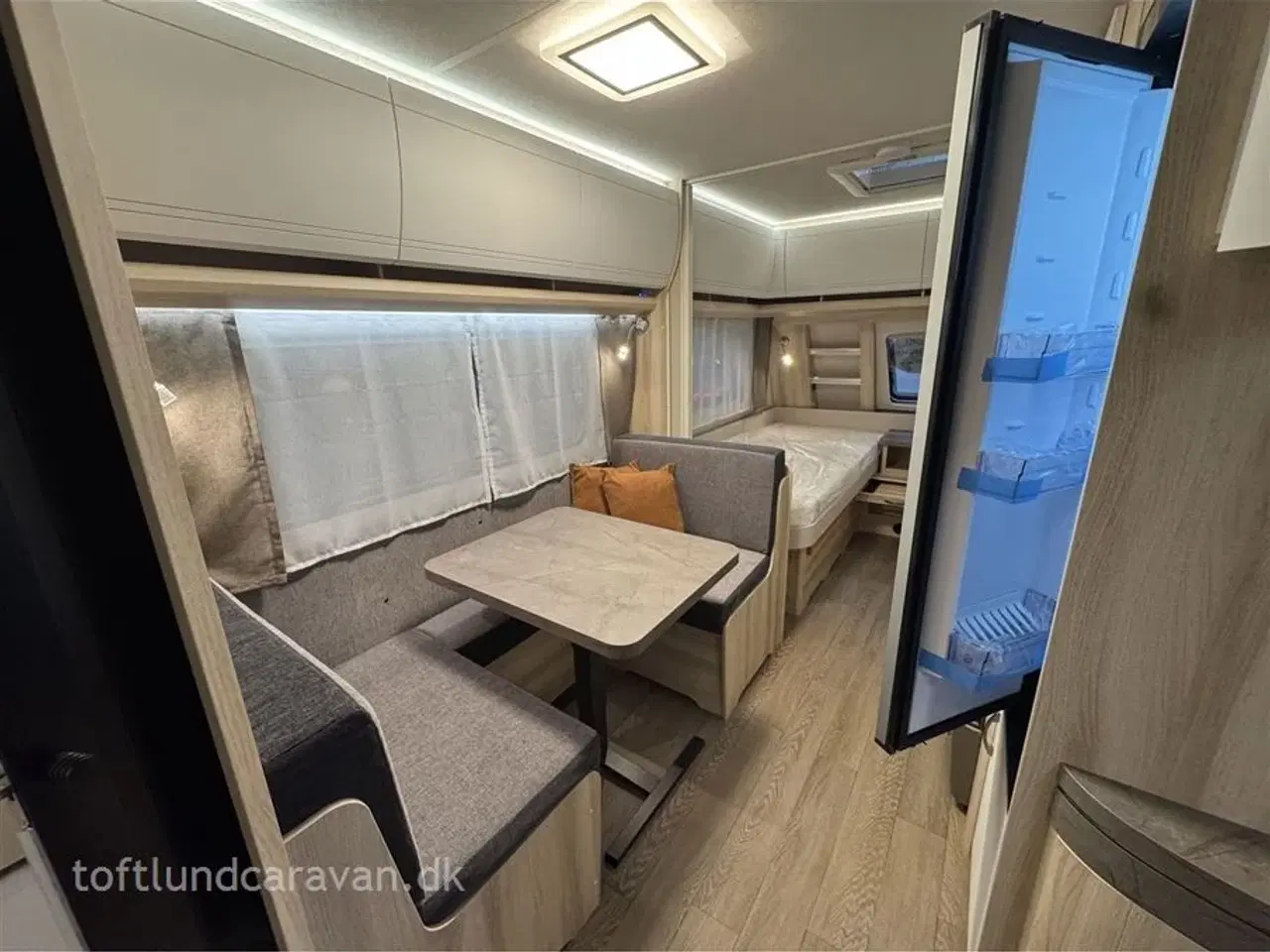 Billede 8 - 2026 - Hobby De Luxe 460 SL   TILBUD 2026 DK-Line med masser af udstyr INKL. i prisen. Enkeltsenge samt endekøkken og stort badeværelse. LAV VÆGT.