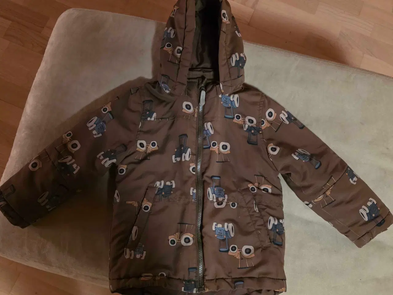 Billede 2 - Flot vinterjakke med traktorer.