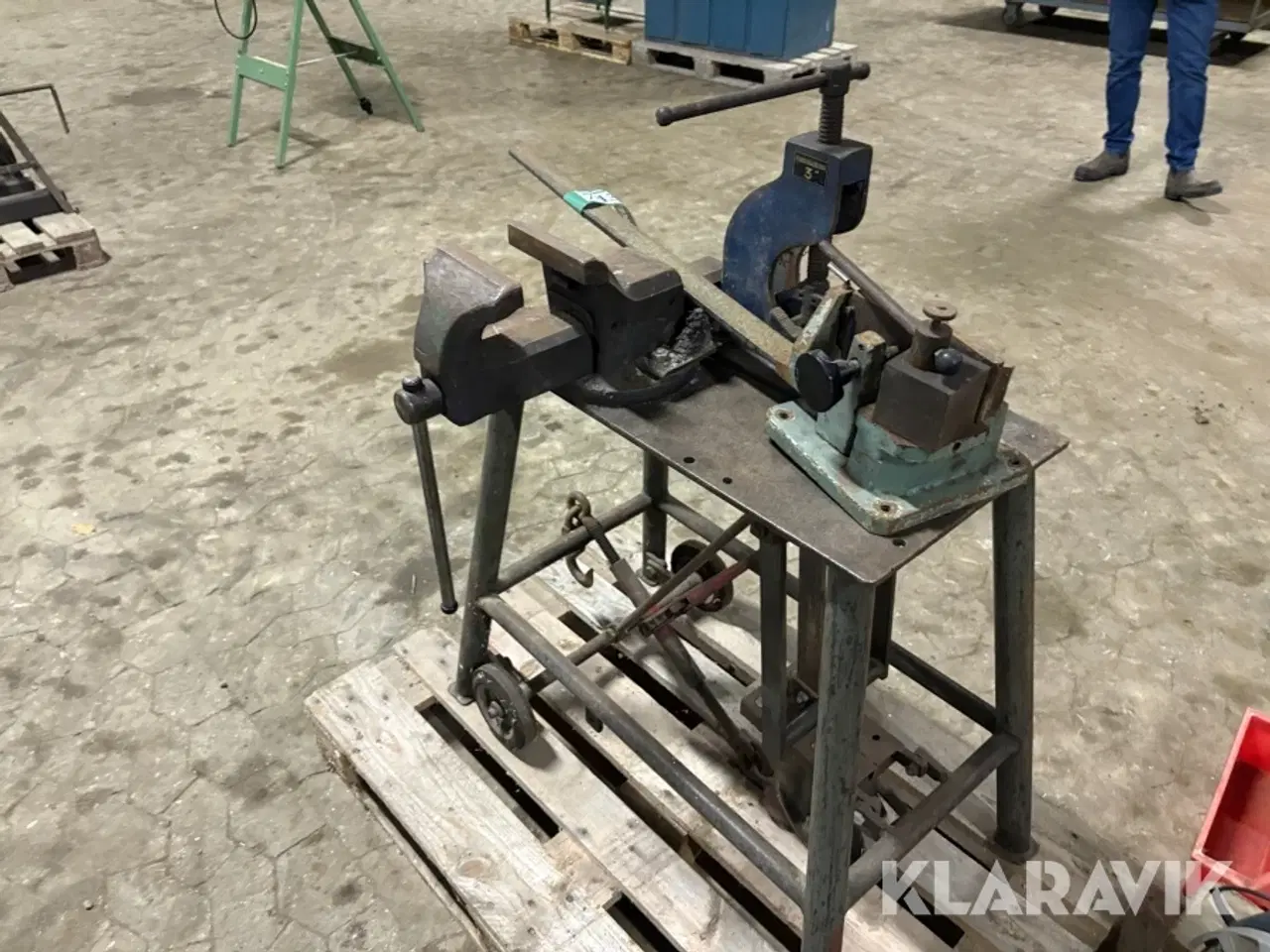 Billede 3 - Smedebord med skruestik