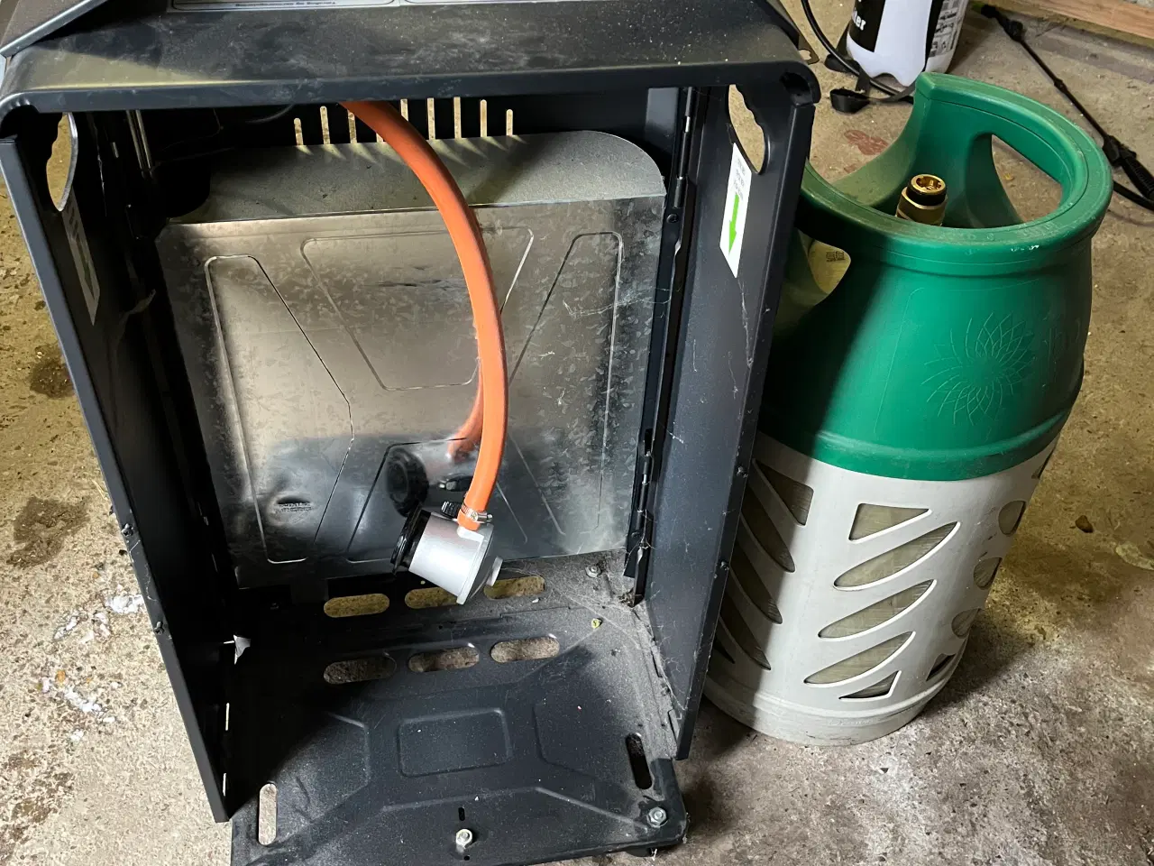 Billede 4 - Gasvarmeovn og gasflaske