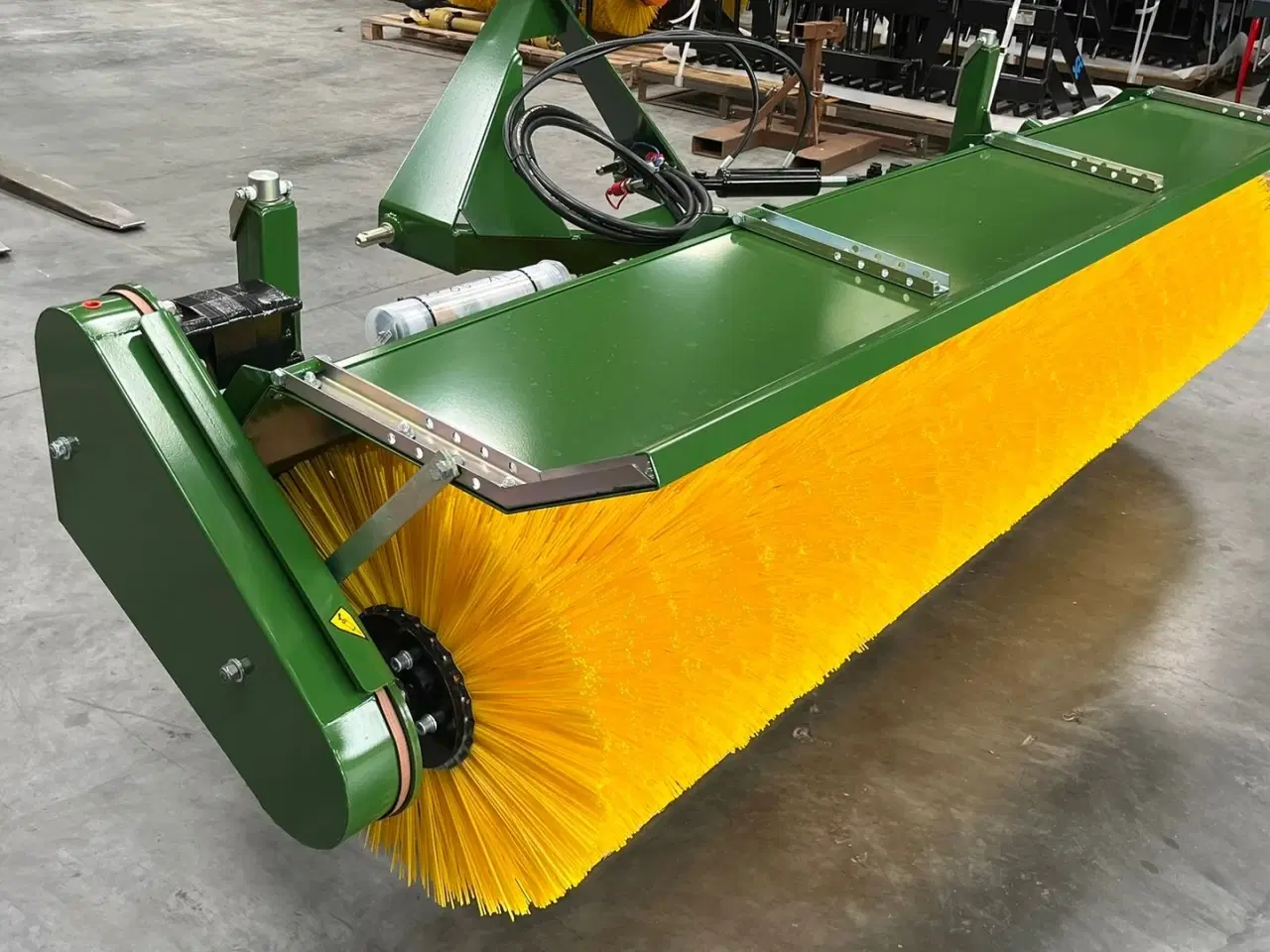 Billede 6 - Thyregod TK 2800 med nylon børster og hydraulisk sving. brede 2800 og feje brede 2500