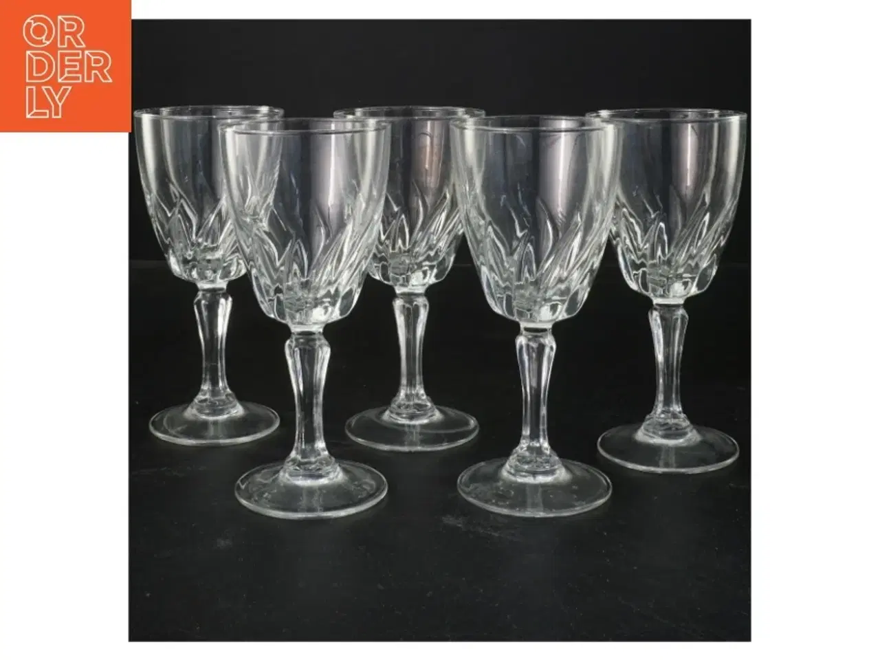 Billede 1 - Sæt med 5 vinglas (str. 15,5x6 cm)
