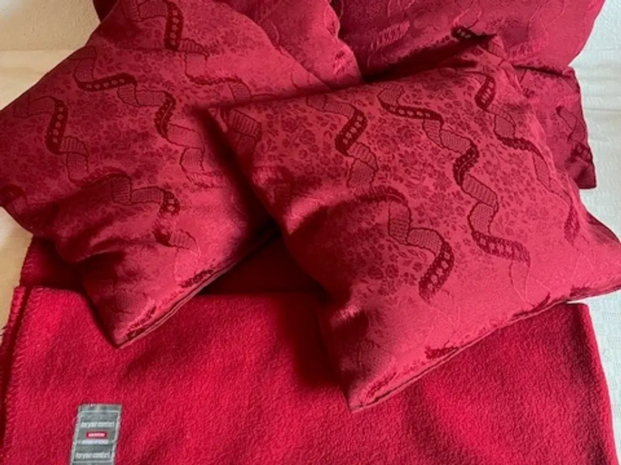 Billede 2 - 4 luksuriøse pyntepuder & matchende Hemtex-tæppe