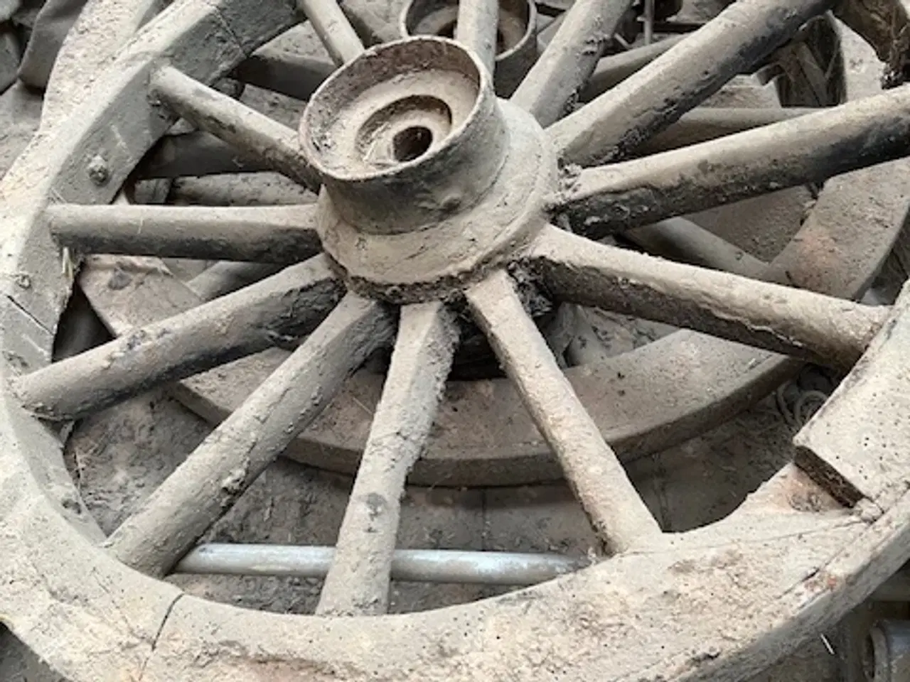 Billede 1 - Gamle Antikke Vognhjul