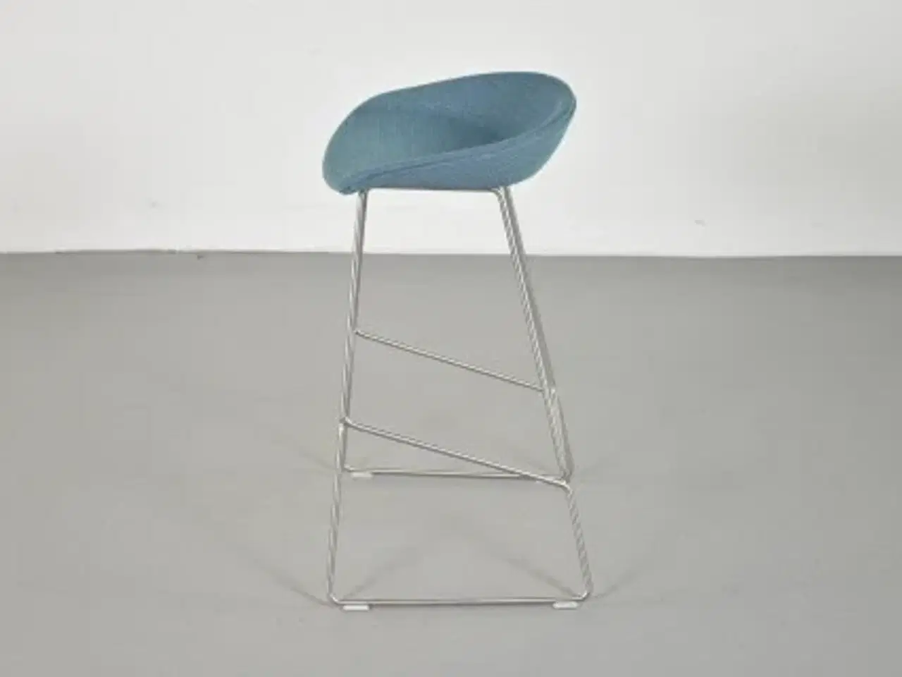 Billede 2 - Hay about a stool barstol i blå