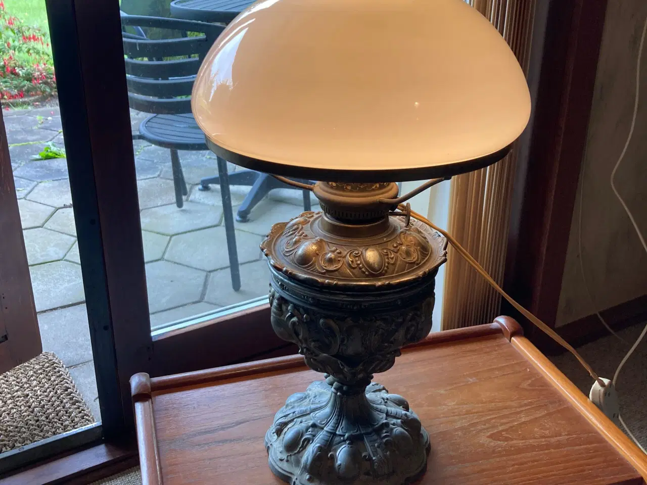 Billede 2 - Bordlampe med hvidt glas