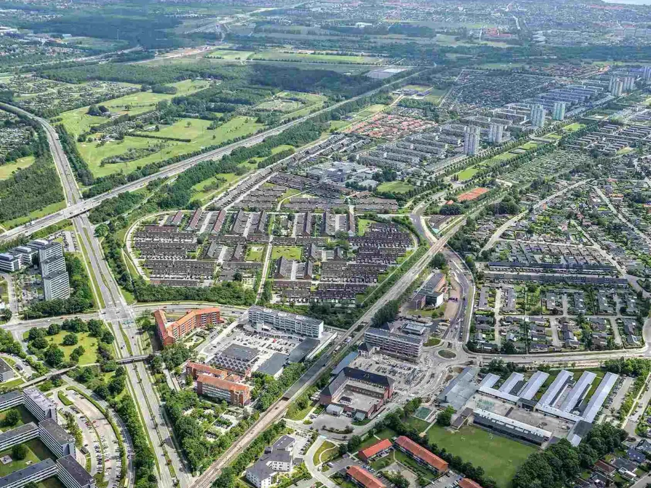 Billede 7 - Stort og indbydende butikslokale i travlt indkøbsområde