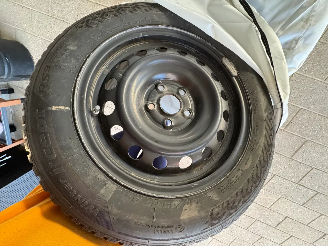 Billede 2 - 4 Hankook vinterhjul 15” (185/65 R15) inkl. bolte