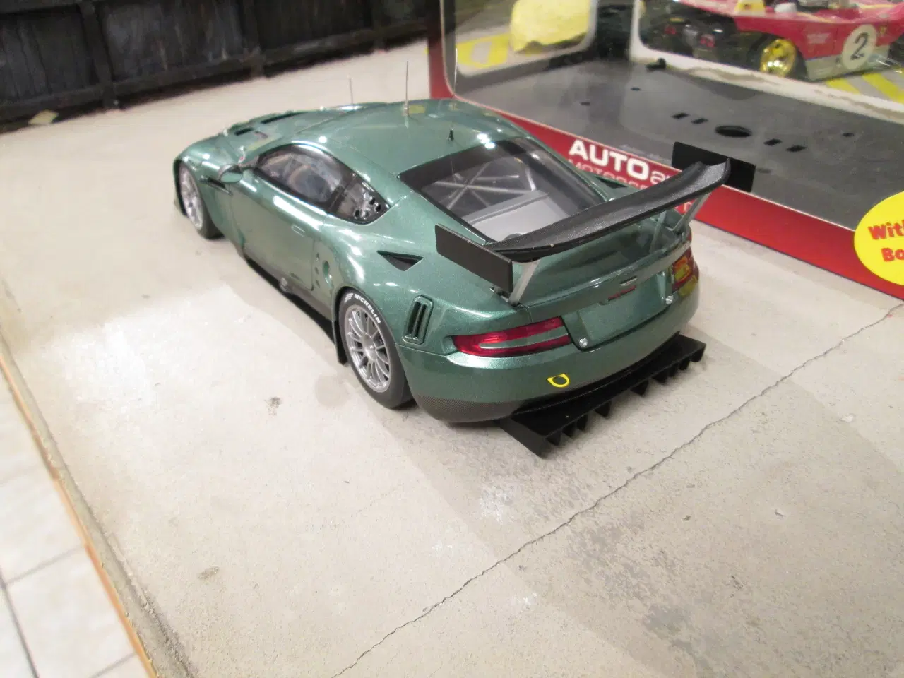 Billede 4 - Modelbil Aston Martin DB9 Auto-art  1:18