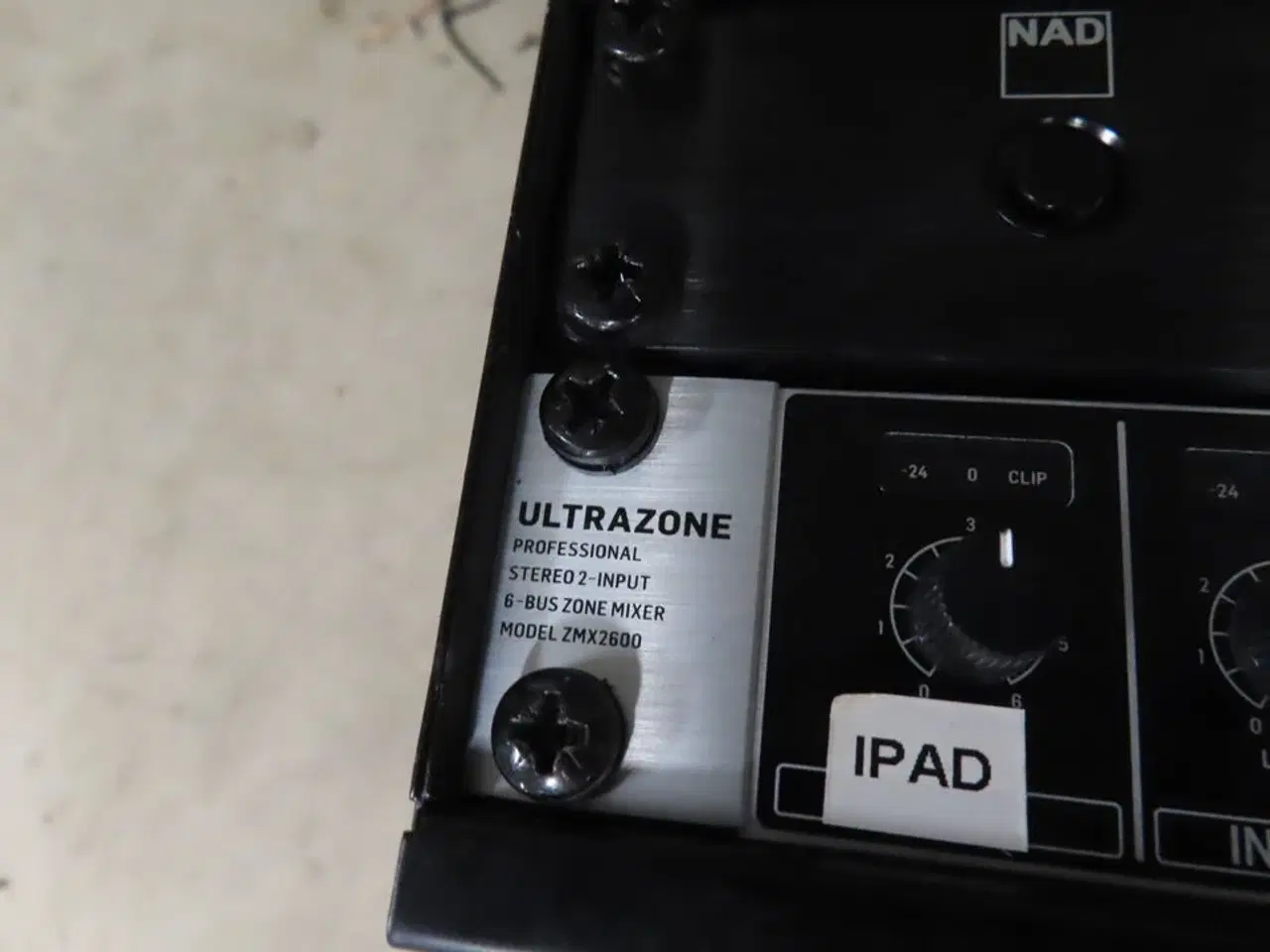 Billede 6 - Rack med forstærker og mixer BEHRINGER