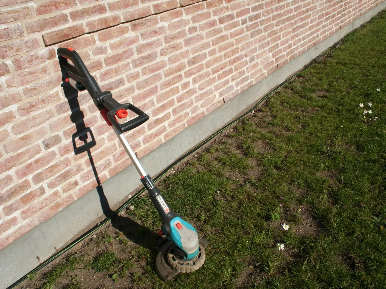 Billede 2 - Gardena græstrimmer med nyt batterei og knive sælg