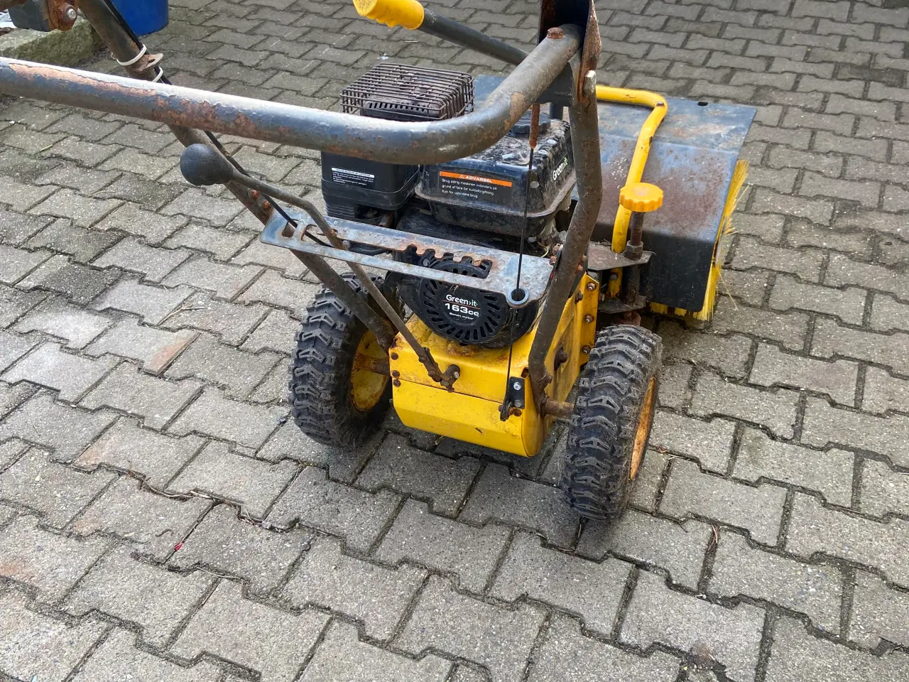 Billede 2 - Fejemaskine sælges