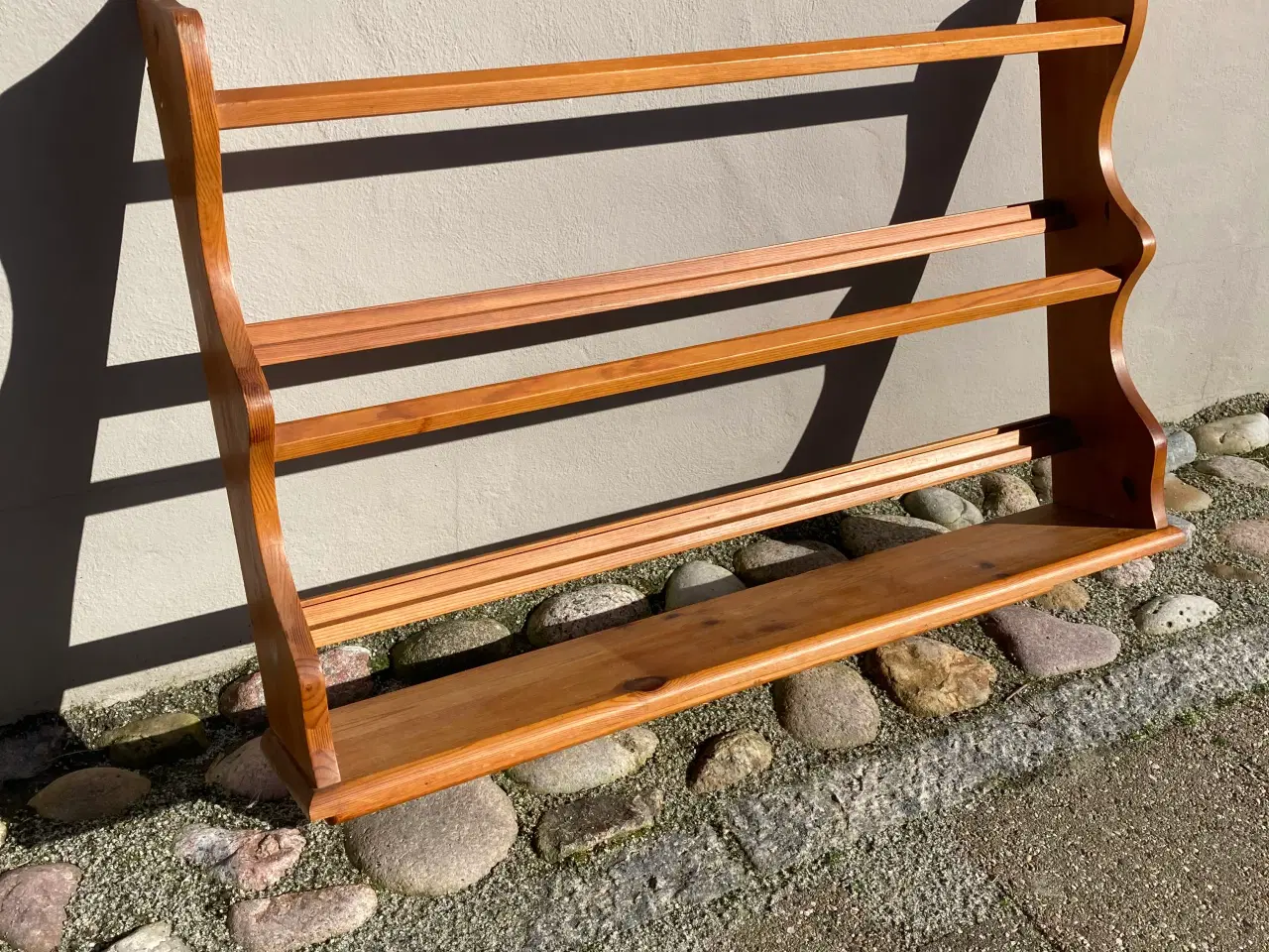 Billede 4 - Vintage 1970’er tallerkenrække i fyrretræ