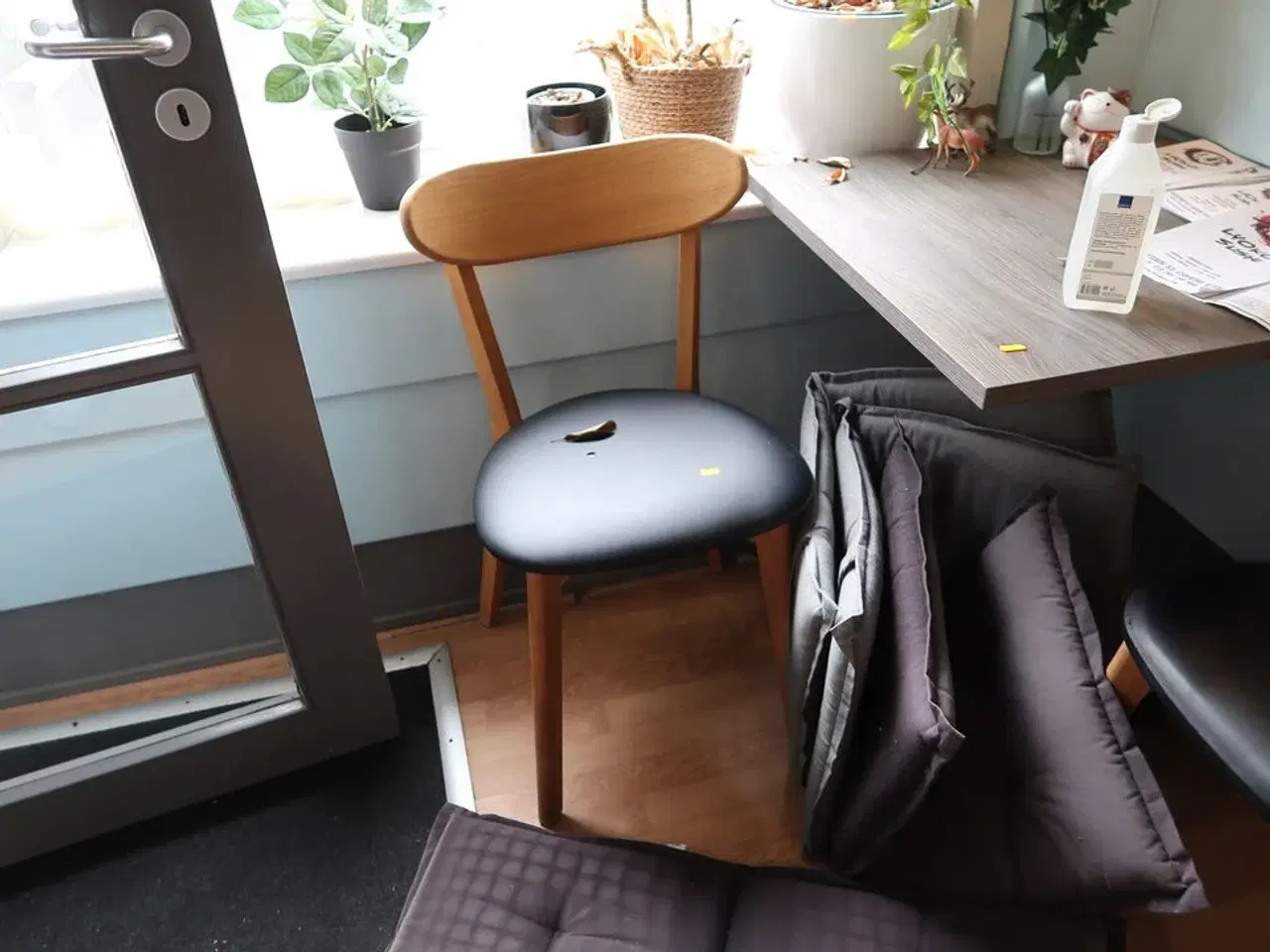 Billede 2 - Bord med 2 stk. stole