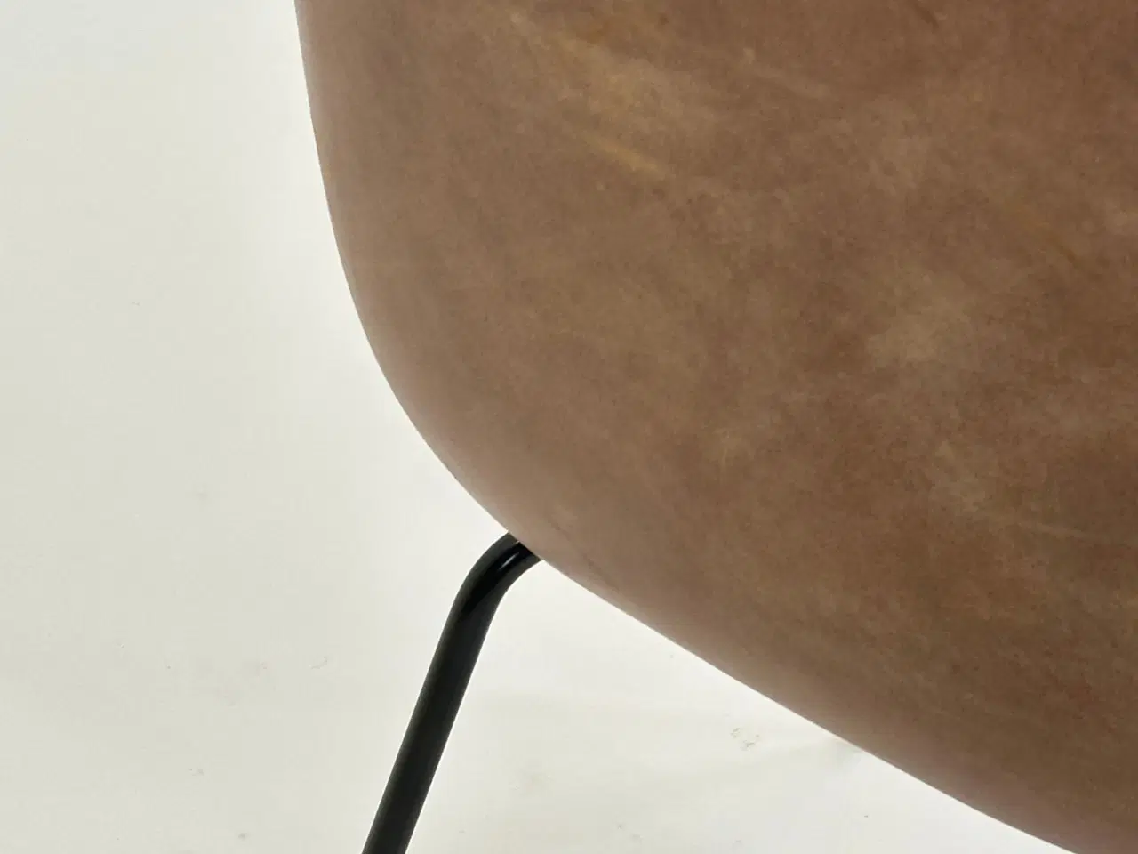 Billede 9 - GUBI | Beetle Chair (Brun)
