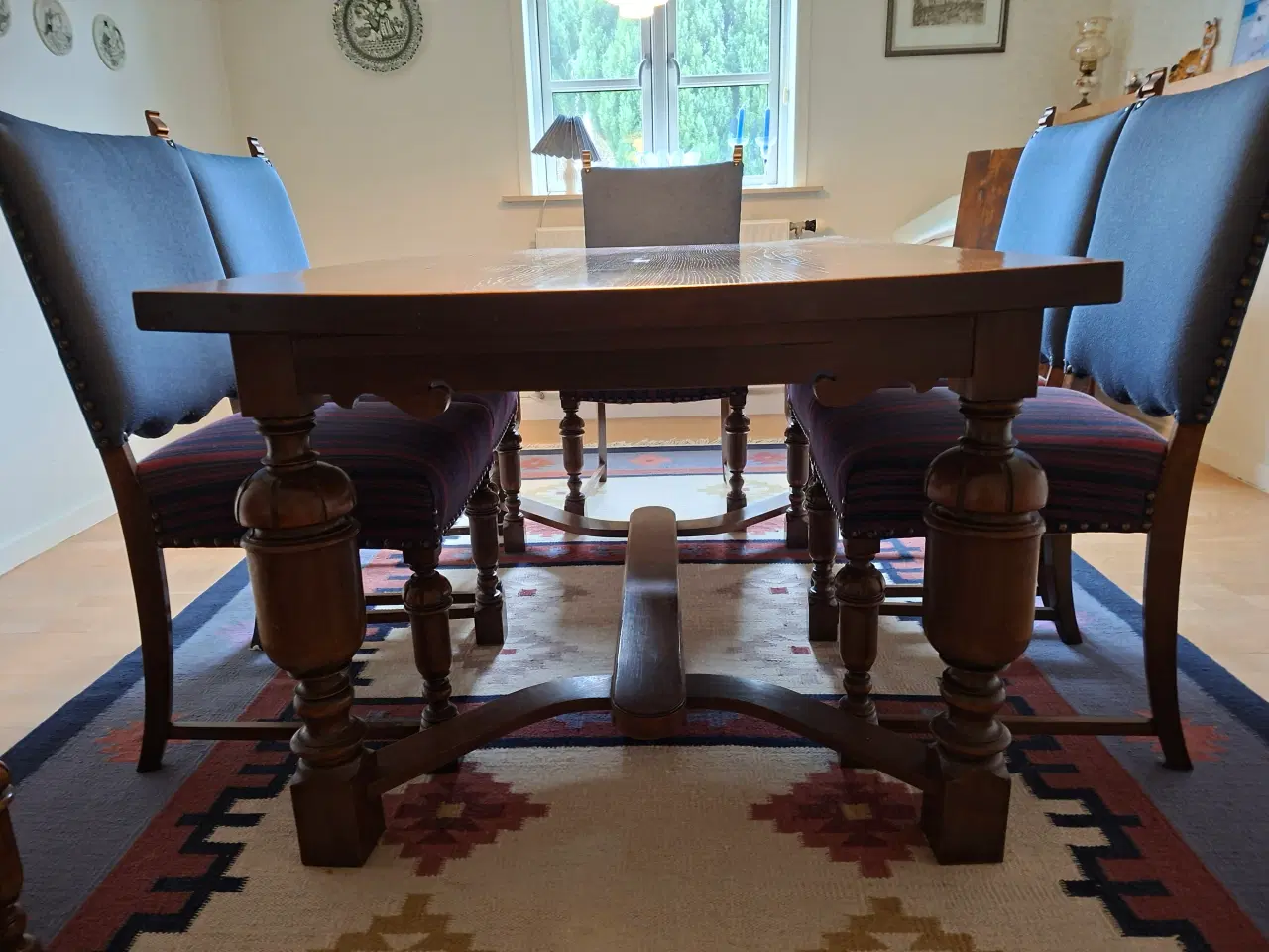 Billede 1 - Spisebord med 6 stole + 2 armstole