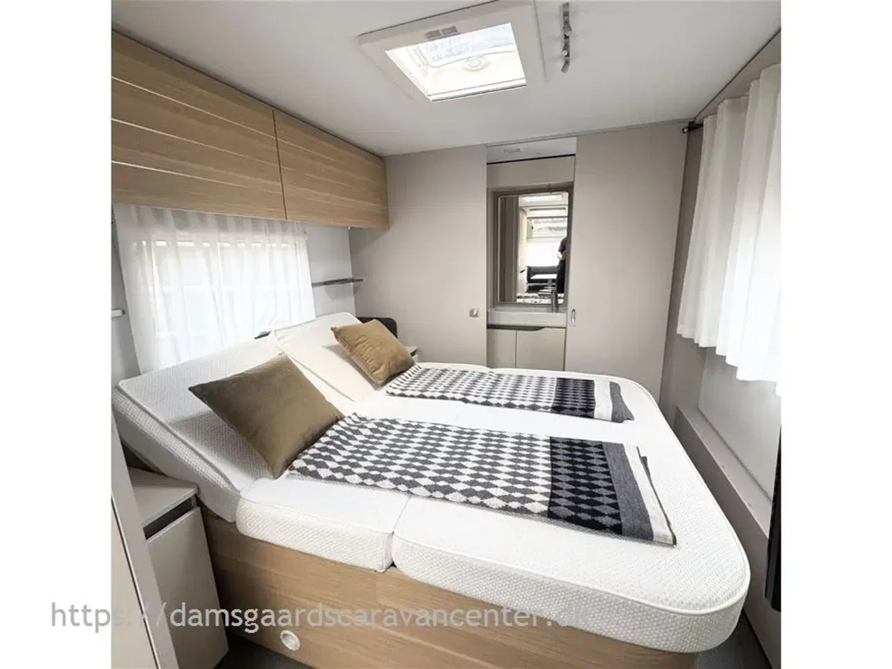 Billede 14 - 2021 - Adria Adora 613 UT   Queensbed-Gulvtemp.-Endebad--Telt