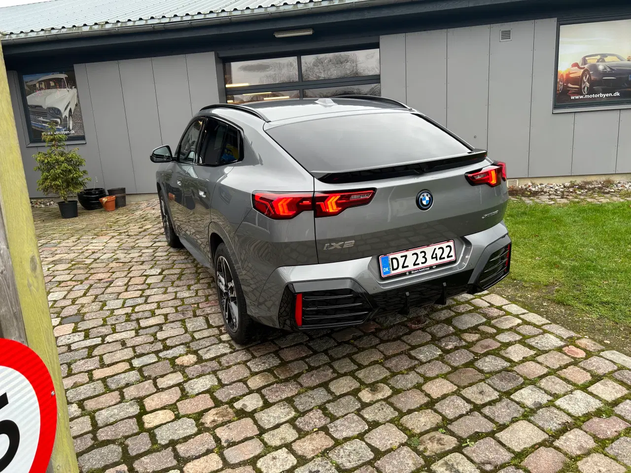 Billede 2 - BMW IX2 30 SPORT X-DRIVE SUW m træk & vinterhjul