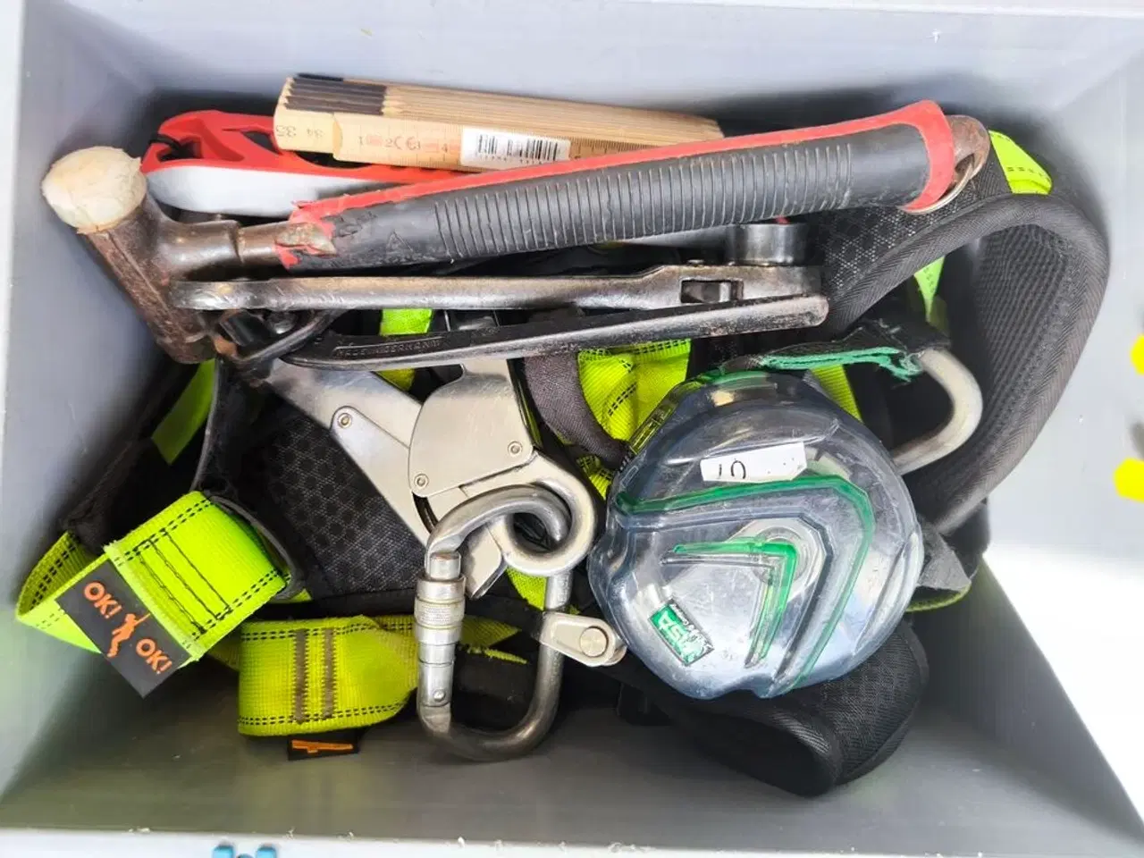 Billede 2 - Kasse m. sikringsgrej samt div.